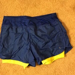 Danskin Semi-fitted fitness shorts